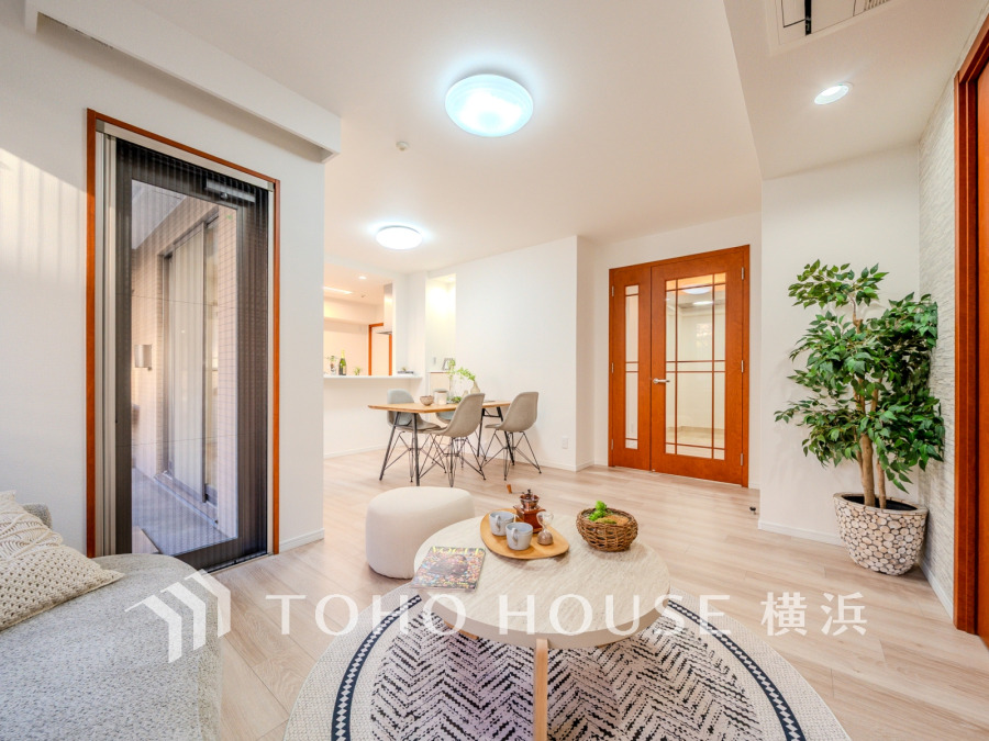 太陽の恵みを受けた明るい空間。吹きぬける風を感じながら爽やかで風通しの良い暮らしが叶います。
