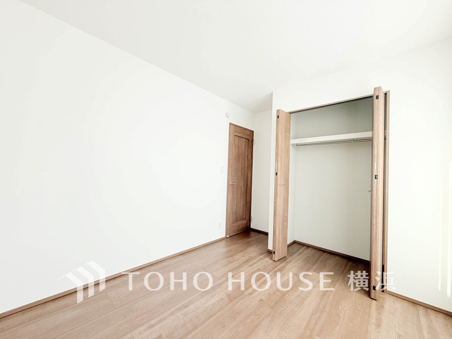 快適に過ごす条件は、一人ひとり違います。飾リ過ぎないシンプルな内装と偏り過ぎないデザインで統一しております。居住していく中でオーナー様だけの【マイホーム】に創り上げて下さい。