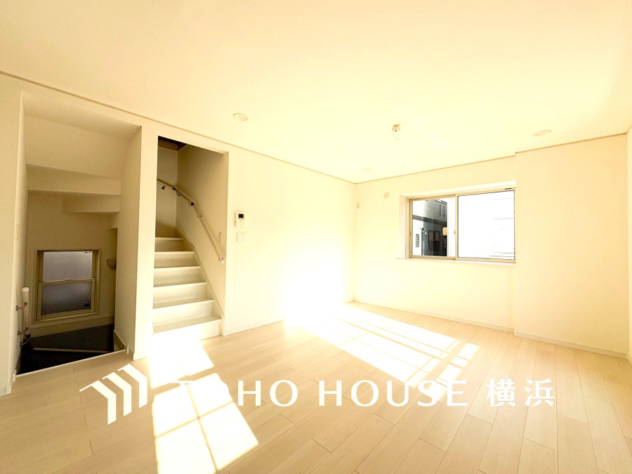 家族みんなが爽やかに健やかに過ごせるように、溢れる光をたっぷり取り込んだリビングダイニング。集いの場、憩いの場としての快適性を求めたやすらぎの空間です。