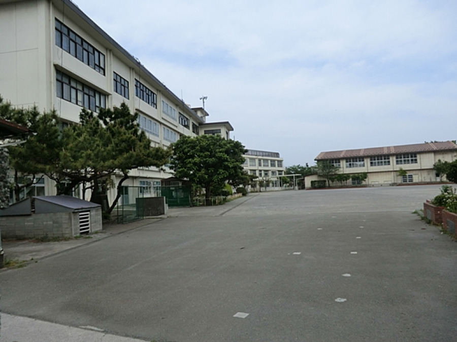 川崎市立四谷小学校…約650ｍ