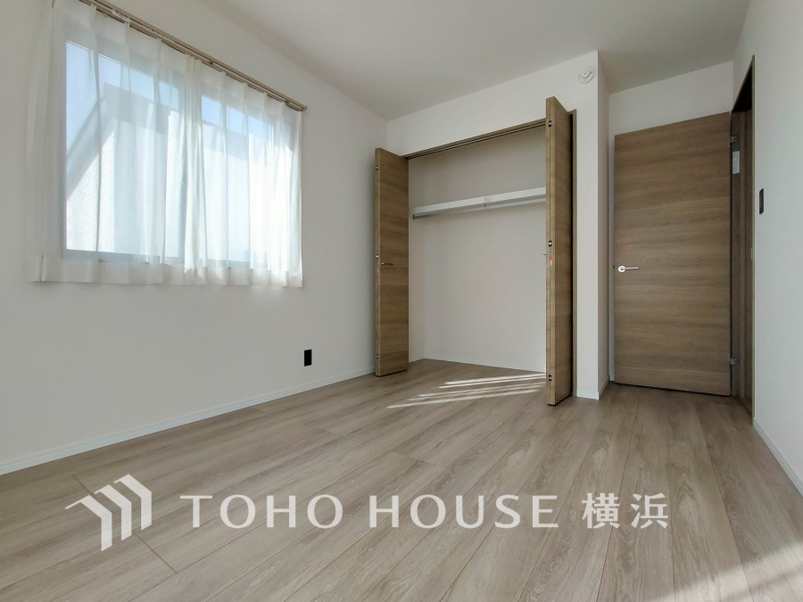 過ぎ行く時間をゆったりと感じることができる落ちついたプライベートルーム。リビングで楽しく過ごした後はゆっくり寛ぎの時間を満喫できます。静かな環境でリラックスタイムを愉しんで。