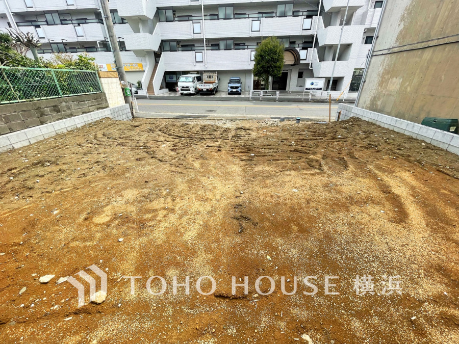 広々とした敷地に陽射しがたっぷりと降り注ぎます
