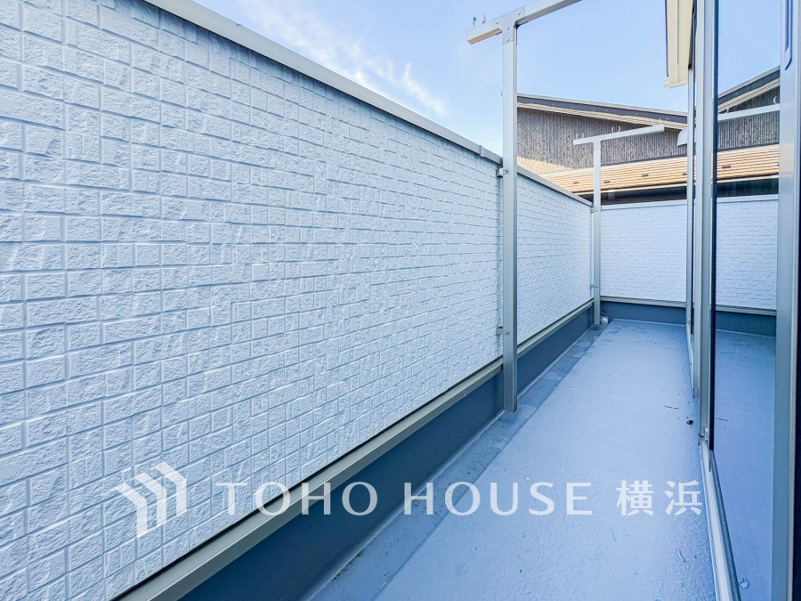 気持ちのいい空が見渡せるバルコニー。爽やかな風を感じて、心躍る素敵な暮らしがはじまります。
