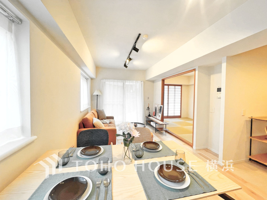 穏やかな時間の流れを楽しみ、寛ぎと笑顔が溢れるリビング。