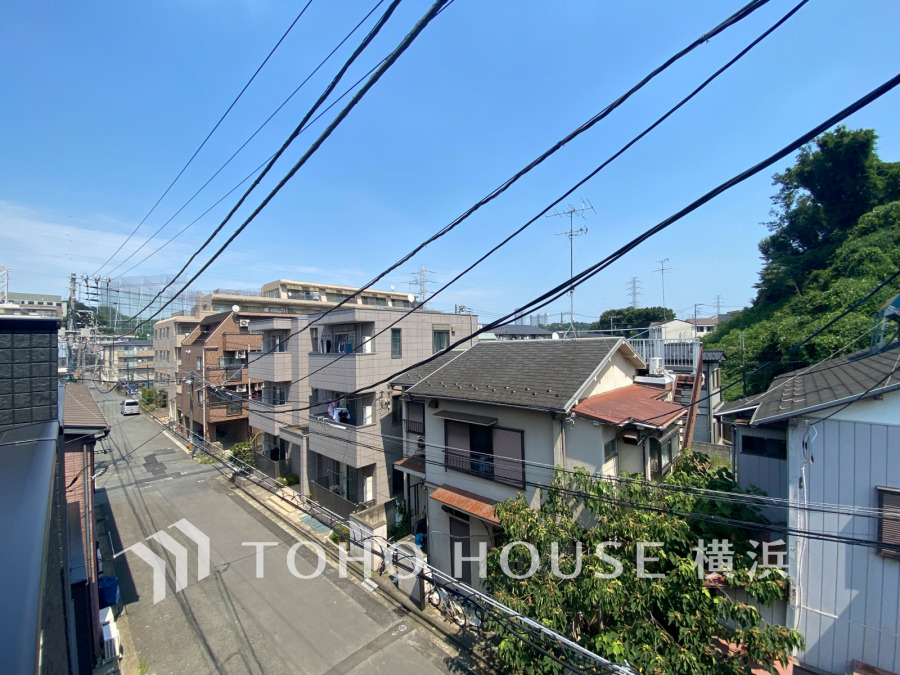 のびやかな眺望の広がる住環境。低層住宅が広がる街並みは、心地よい開放感が漂っています。
