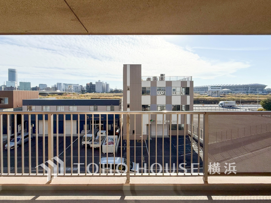 開放感があり、遮るものもなく気持ちのいい景色が広がります。お部屋にも爽やかな風と暖かく柔らかな日差しが差し込み、毎日の暮らしを豊かに彩ります。