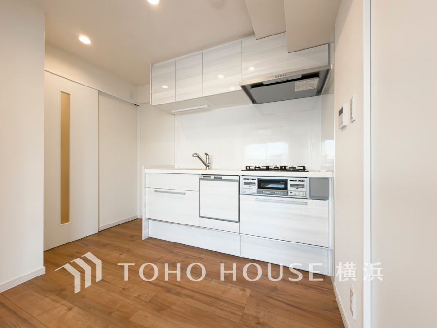 使い勝手の良い設備のキッチンで効率よくお料理もできます。食する料理に家族が舌鼓を打ち自然と笑いが絶えない空気感がそこに広がります。自慢の腕をふるってください。