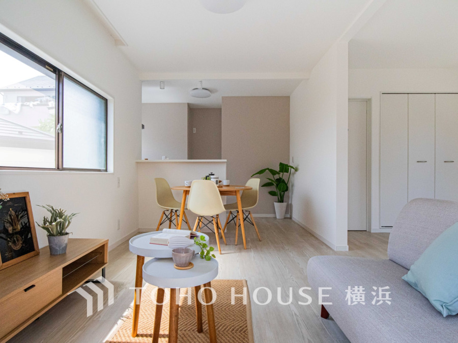 開放的な広さと多面採光がもたらす、光溢れ豊かな居住空間はこの住まいのクオリティを感じさせてくれます。豊かな時間が流れるこの場所に暮す喜び