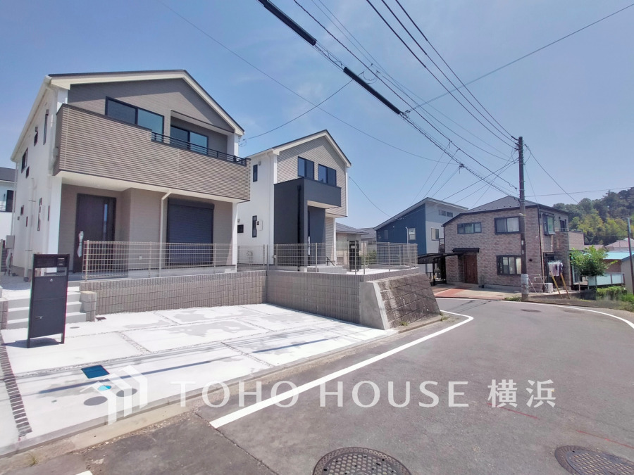 爽やかな青空の下に贅沢なほどに降り注ぐ陽光、豊かな居住性と、クオリティが見事に調和した住空間は、住まうことの喜びを感じさせてくれます。