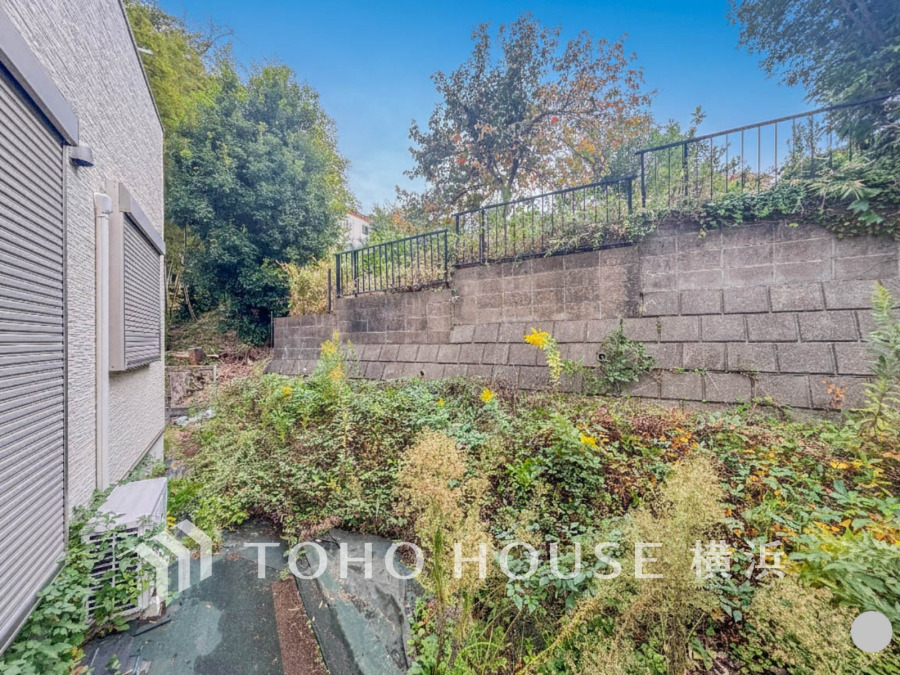 たっぷり降り注ぐ日差しの下バーベキューを楽しんだり、大切な家族やペットと楽しく安らぐ休日を過ごせそうですね。