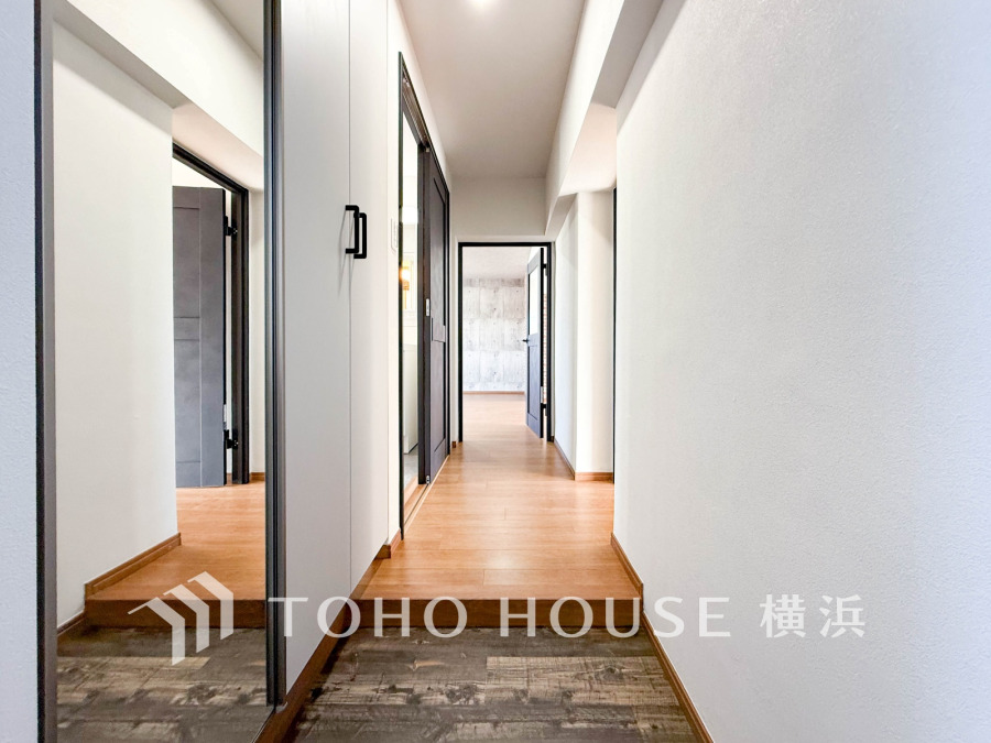 居住者の帰り、訪れる方を優しく迎え、やすらぎに満ちた生活空間を予感させる。健やかな暮らしを楽しめそう。