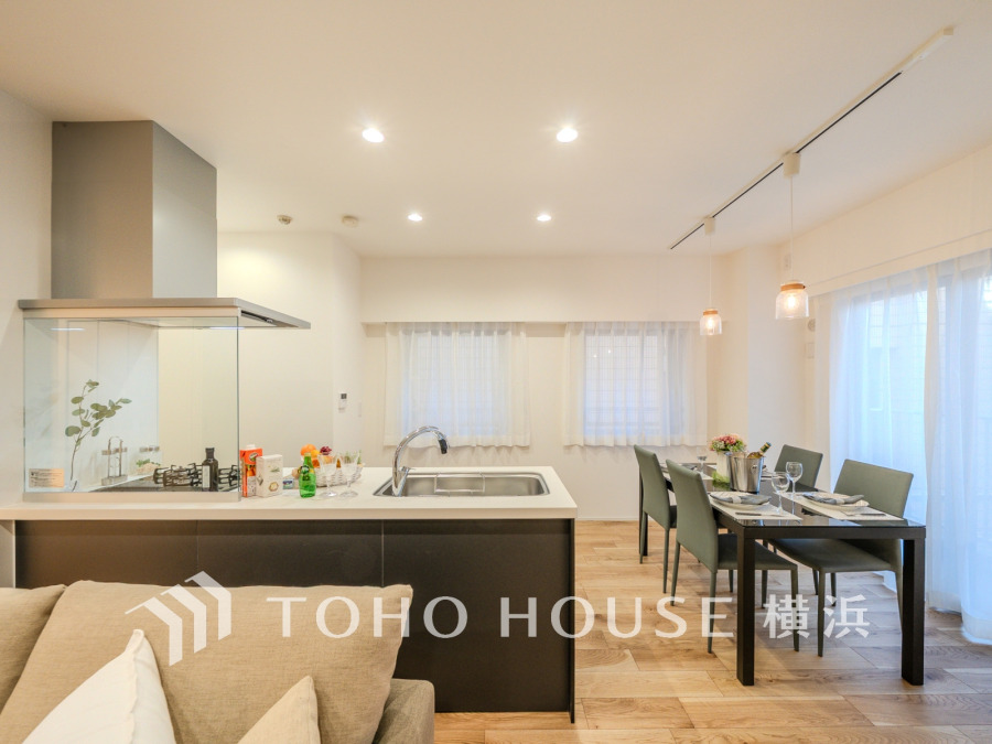 開放的なペニンシュラキッチンを採用。お料理をしながら会話も弾みます。
