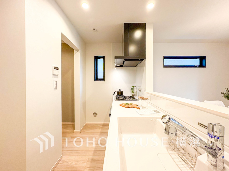 長い時間滞在するキッチンだからこそ、食事の準備を楽しい時間に、忙しい時でもスムーズに無駄なく作業できる、お手入れも簡単にできるなど、毎日を楽しくするキッチンスペースに仕上げました。