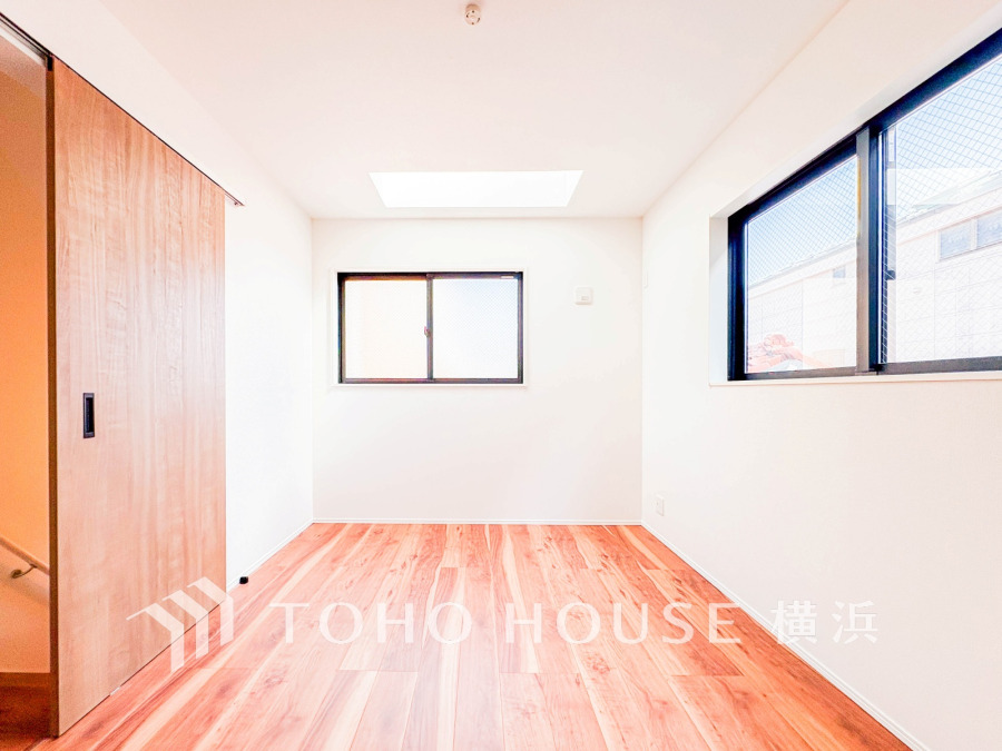 家族一人ひとりの大切なプライベート空間。趣味・感性で個性的に飾って頂けるようシンプルに仕上げてあります。自分時間を充実させながら心豊かなひとときを過ごすための大切な空間。