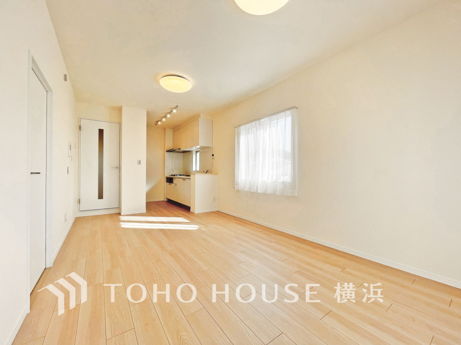 ここにはみんなが集い、食事と楽しい会話が始まる。話に夢中になりすぎて、ついつい時を忘れてしまう。そんな束の間の幸せを感じさせてくれる場所。