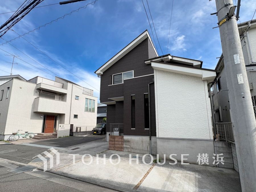 爽やかな青空の下に贅沢なほどに降り注ぐ陽光、豊かな居住性と、クオリティが見事に調和した住空間は、住まうことの喜びを感じさせてくれます。