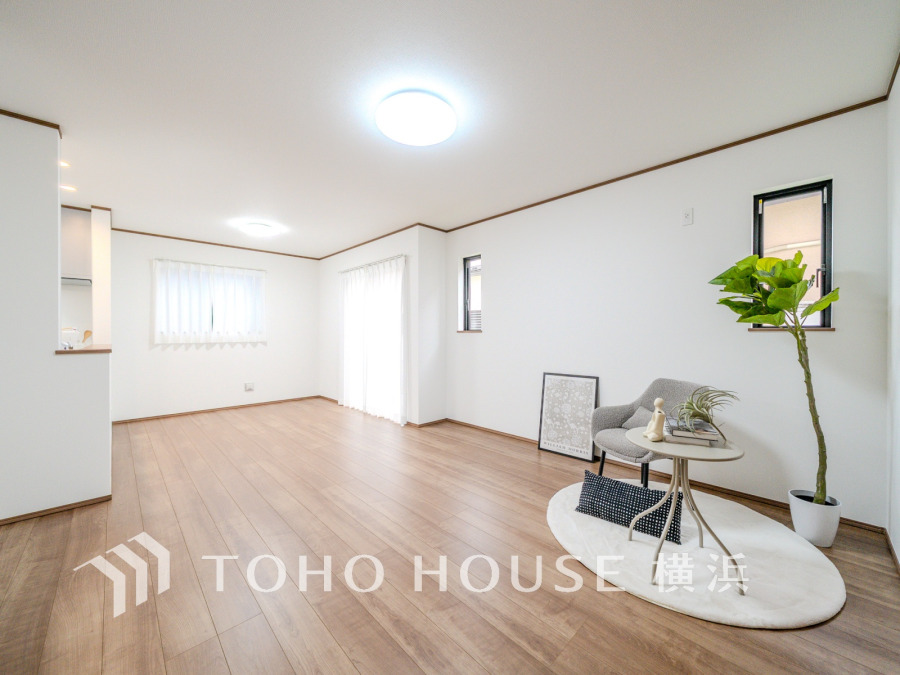 あたたかな光で満たされた開放的なLDKは、ゆとりの17.25帖。楽しい会話も和やかな団欒もここから。健やかな家族の未来を楽しく育む空間。