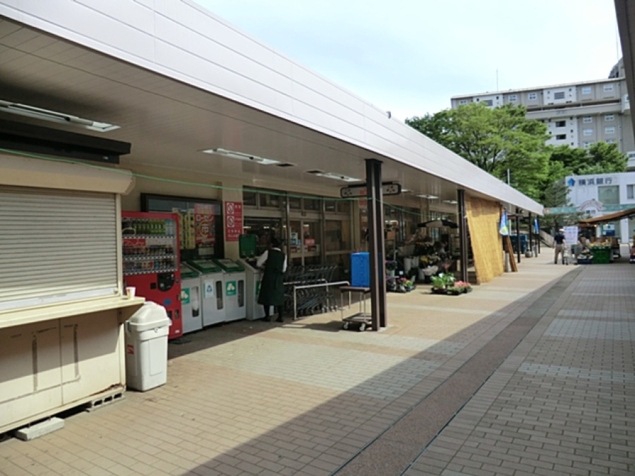 そうてつローゼン 左近山店　約650ｍ