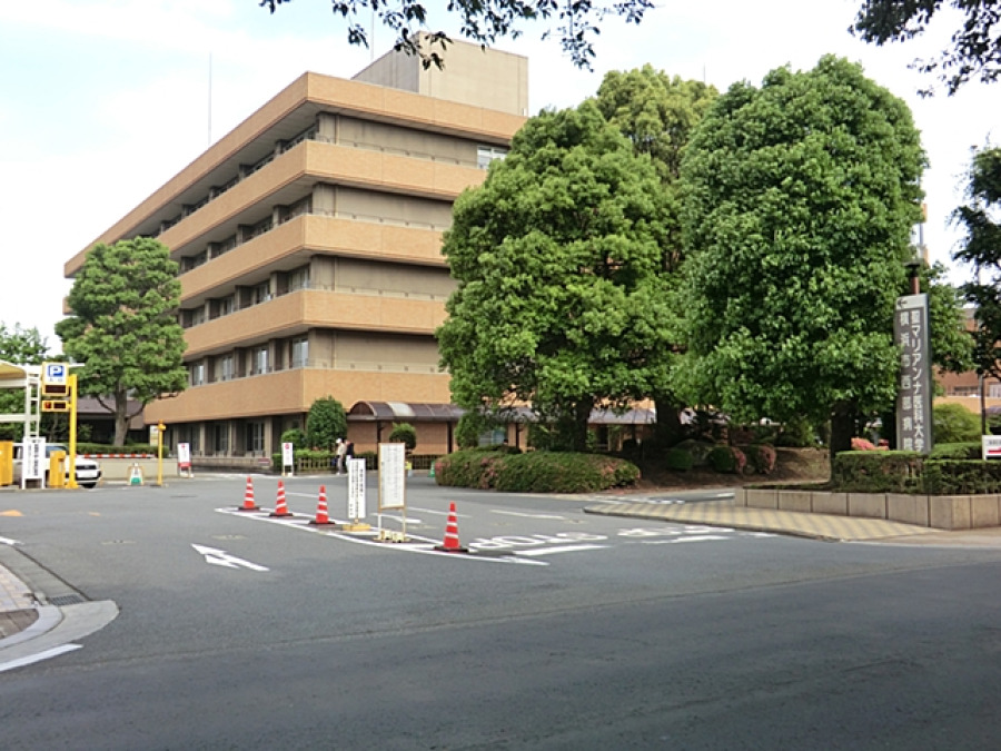 聖マリアンナ医科大学 横浜市西部病院　約1600ｍ