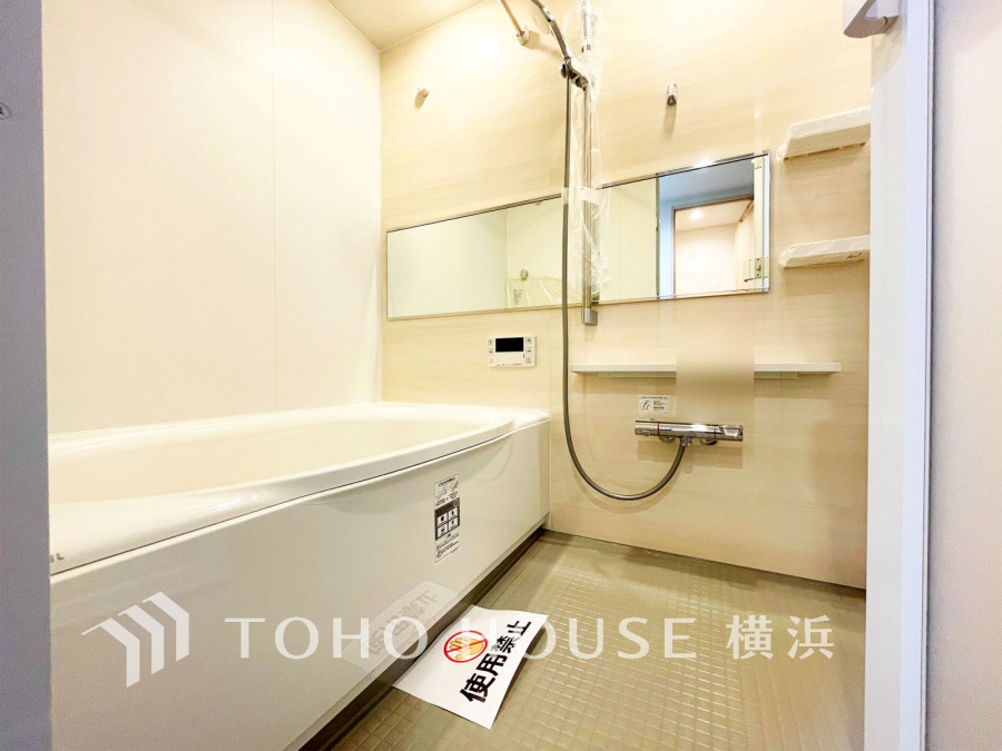 1日の疲れを取り心身を癒すことができる住まいの中のリラクゼーション空間、バスルーム。心からゆったりと寛いでいただけるよう、柔らかな色合いで仕上げています。