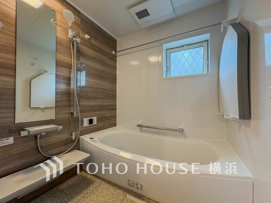 掃除のしやすさ・収納の便利さなど、おふろを使う人、お手入れする人、みんなにとっての「しあわせ性能」を追求したバスルームを採用いたしました。