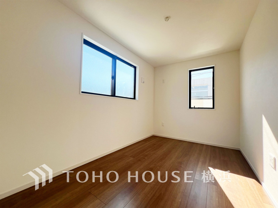 採光もアクセントの一つとして。プライベートルームにはやさしい光が射し込んでいて、この明るい好みの空間で読書をしたり、音楽を聞いたりと一人の時間も充実したものにできます。