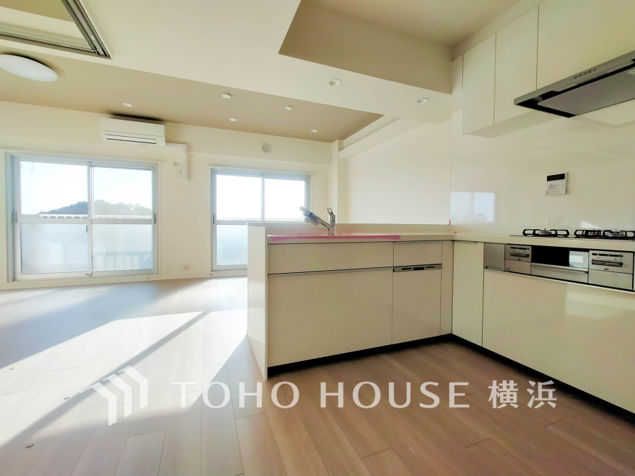 新規交換されたキッチンは、食洗機・浄水器付き。美しさと機能性が一つになったキッチンです。
