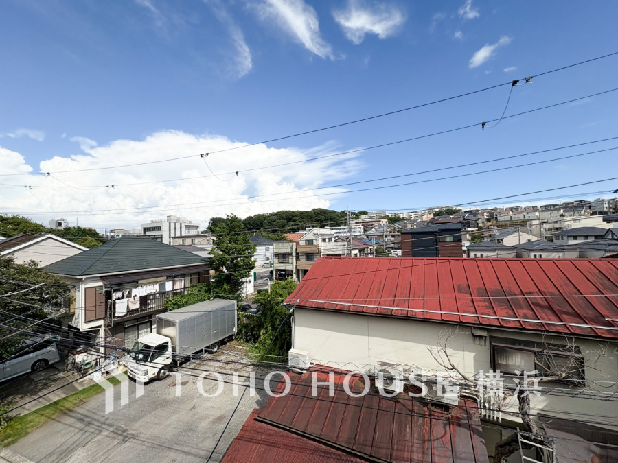 この開放感ある眺望と共に閑静な住宅街の季節感を演出する四季折々の変化を楽しめる心地よい場所となることでしょう。