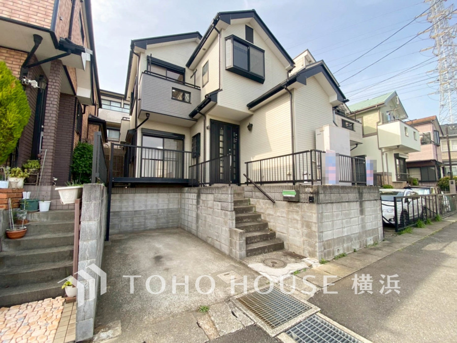 閑静な住宅街に佇む邸宅。ゆとりある住空間を確保した4LDKのお住まい。

