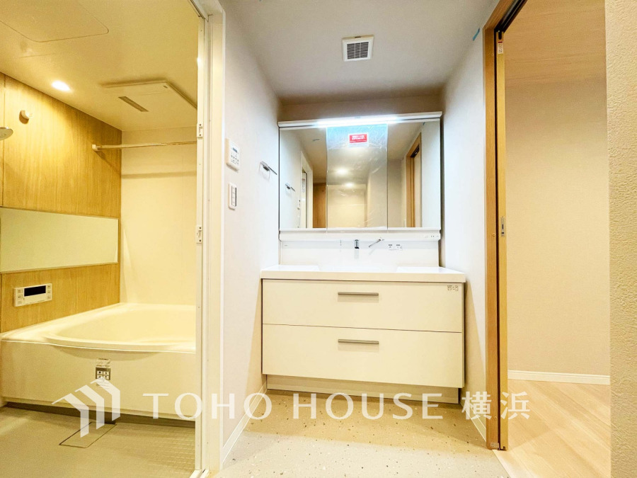 一日の始まりと終わりを心地よく演出してくれる、多彩な機能が備えられたパウダールーム。心地よいリフレッシュ空間です。