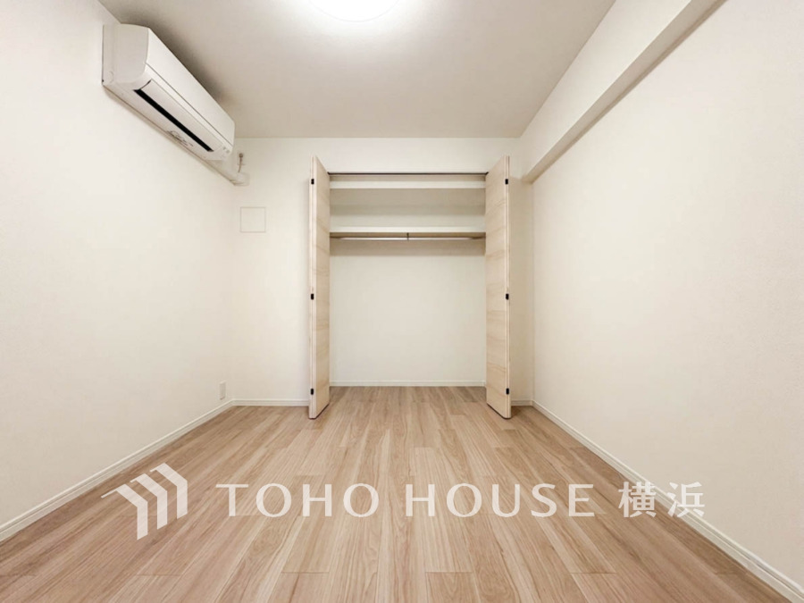 大きな窓からは快適な光を取り入れ、通気性能を上げる事で居心地の良い空間を演出します。多くの時間を過ごす住まいだからこそ、いつも快適な場所であるように心掛けています。