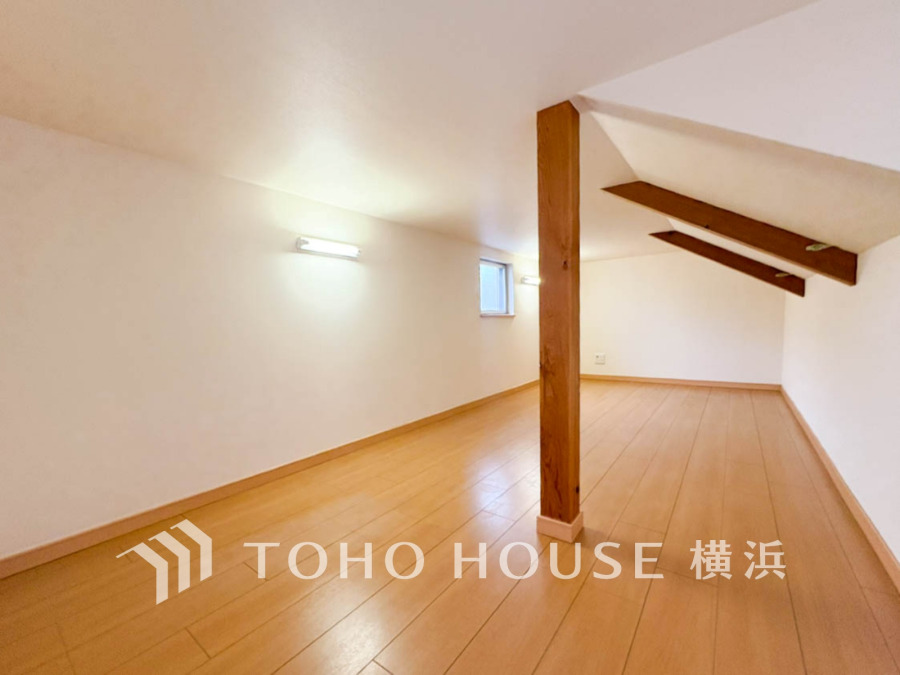 階段アクセスの小屋裏収納（グルニエ）は6.6帖のゆとりある空間。