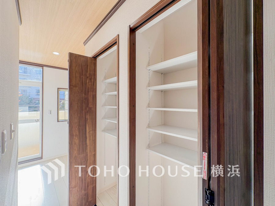 お客様の求める本当の“住み心地”とは何なのか。そのための一手間一工夫を惜しみません。街並みや周辺の環境に呼応しながら、美しく、そして毎日の暮らしを考慮した機能性の高い住まい。