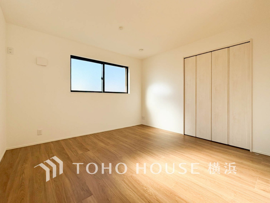 採光もアクセントの一つとして。プライベートルームにはやさしい光が射し込んでいて、この明るい好みの空間で読書をしたり、音楽を聞いたりと一人の時間も充実したものにできます。