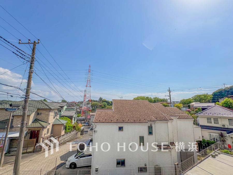 閑静な住宅街に立地し、開放感ある青空と緑豊かな自然を望む快適な住環境です。