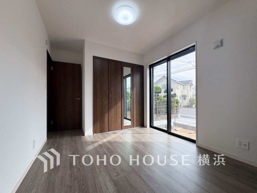 過ぎ行く時間をゆったりと感じることができる落ちついたプライベートルーム。リビングで楽しく過ごした後はゆっくり寛ぎの時間を満喫できます。静かな環境でリラックスタイムを愉しんで。