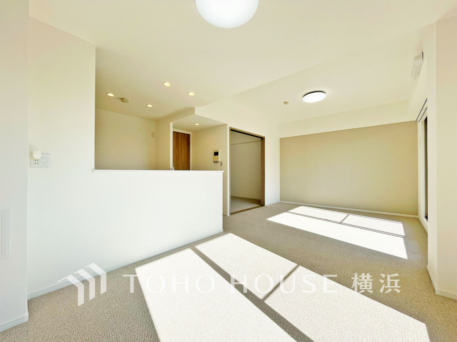 太陽の恵みを受けた明るい空間。吹きぬける風を感じながら爽やかで風通しの良い暮らしが叶います。
