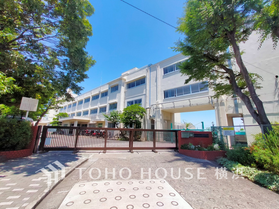 港南台第一小学校…約650ｍ
