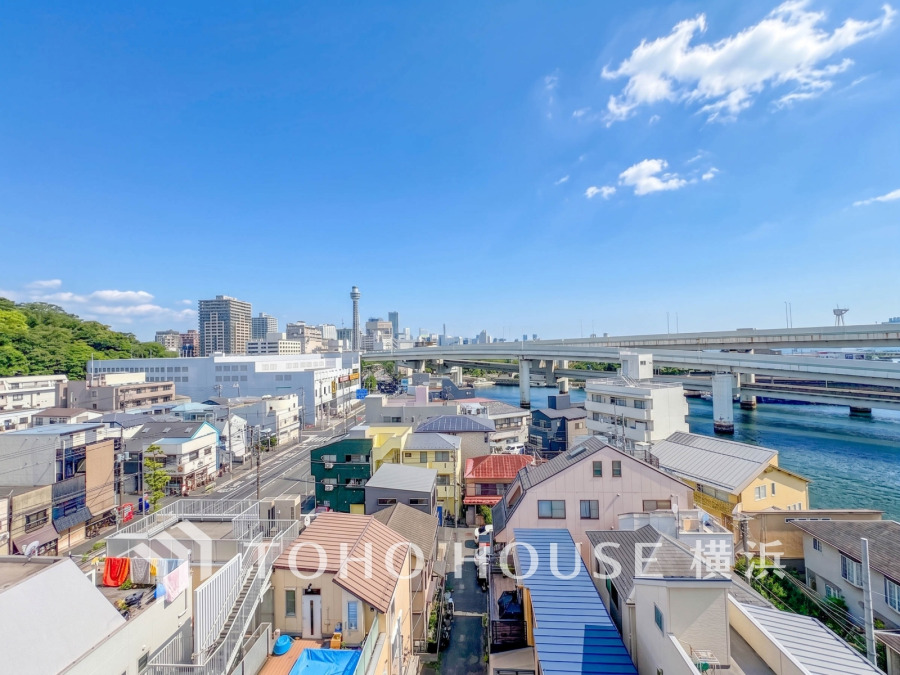 開放感があり、遮るものもなく気持ちのいい景色が広がります。お部屋にも爽やかな風と暖かく柔らかな日差しが差し込み、毎日の暮らしを豊かに彩ります。