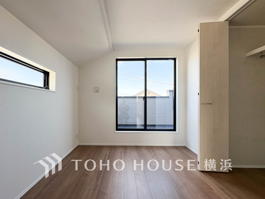 家族一人ひとりの大切なプライベート空間。趣味・感性で個性的に飾って頂けるようシンプルに仕上げてあります。自分時間を充実させながら心豊かなひとときを過ごすための大切な空間。