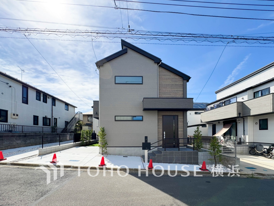 住む人を映し出す洗練された佇まいは、いつまでも輝き続けながらいつしか街の風景に溶け込んでいきます。