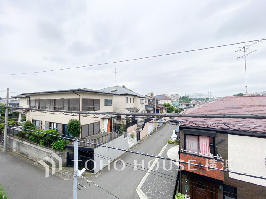 のびやかな眺望の広がる住環境。低層住宅が広がる街並みは、心地よい開放感が漂っています。
