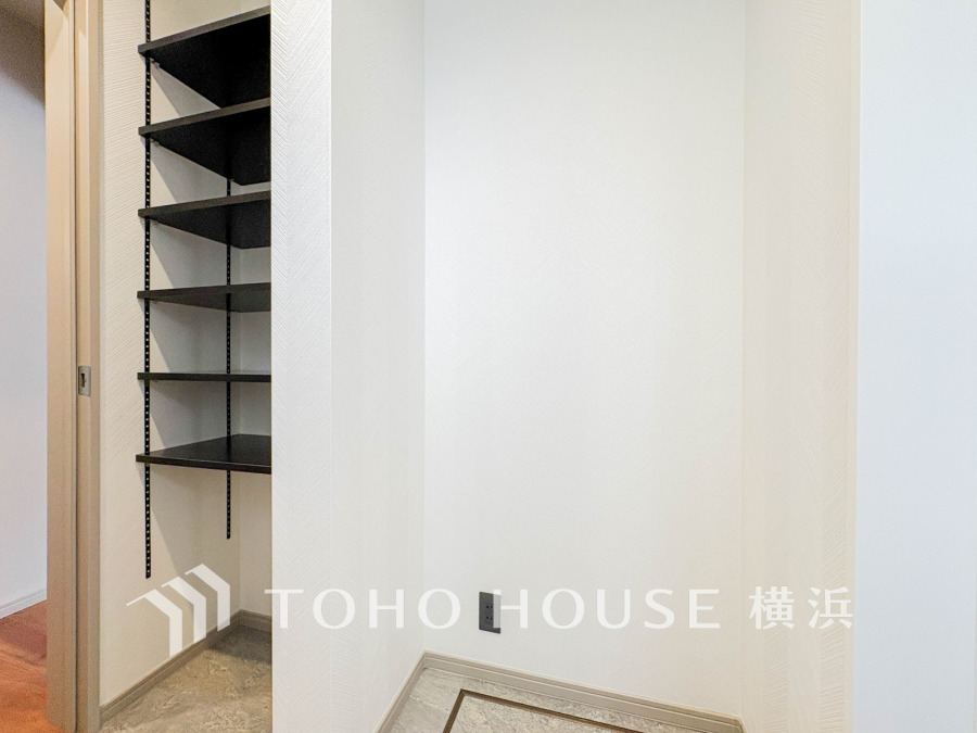 随所に機能的に配置されたバリエーション豊かな収納。豊富な収納キャパシティに加え、場所場所で用途に合った設計がなされているため、快適な生活空間造りをサポートしてくれます。