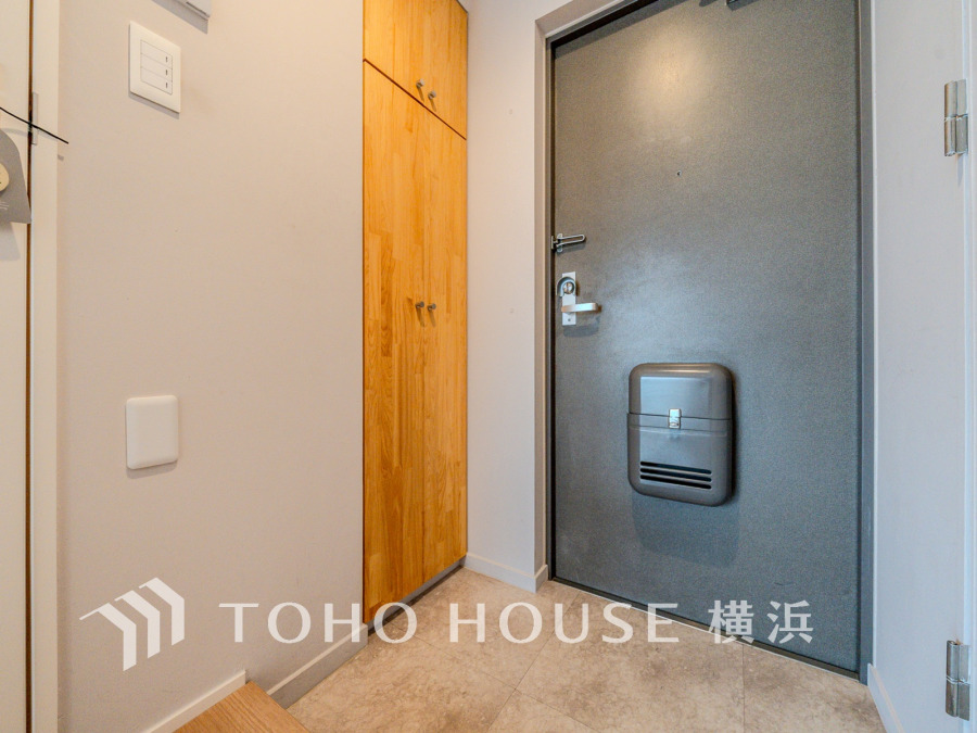 ご家族の帰り、訪れる方を優しく迎え、やすらぎに満ちた生活空間を予感させる。健やかな暮らしを楽しめそう。