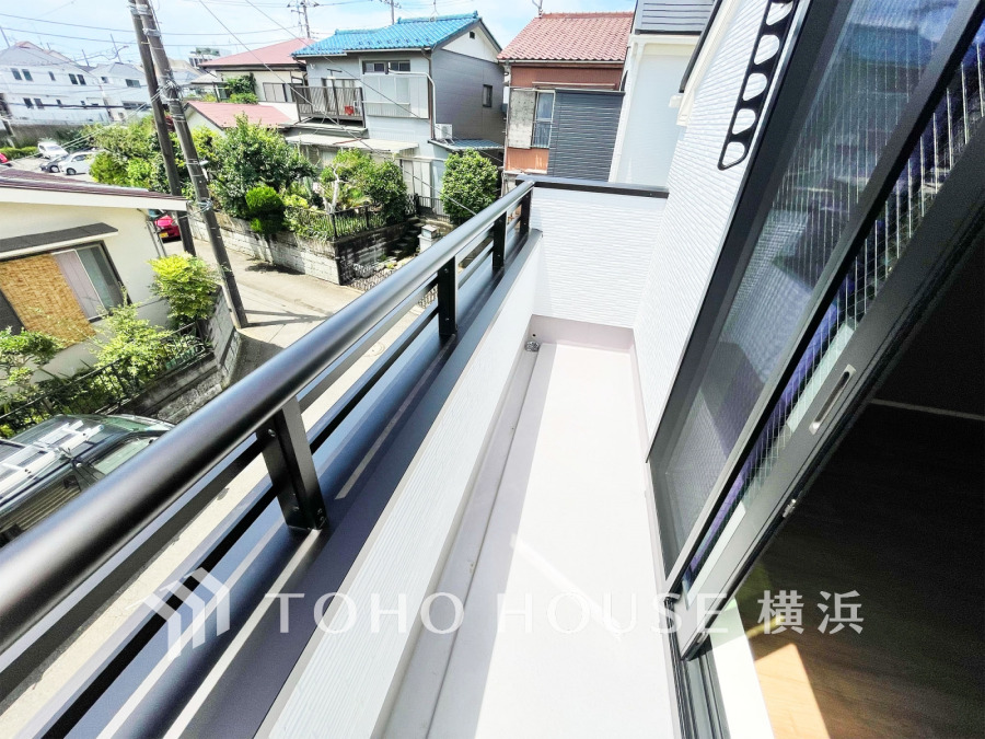 気持ちのいい空が見渡せるバルコニー。爽やかな風を感じて、心躍る素敵な暮らしがはじまります。
