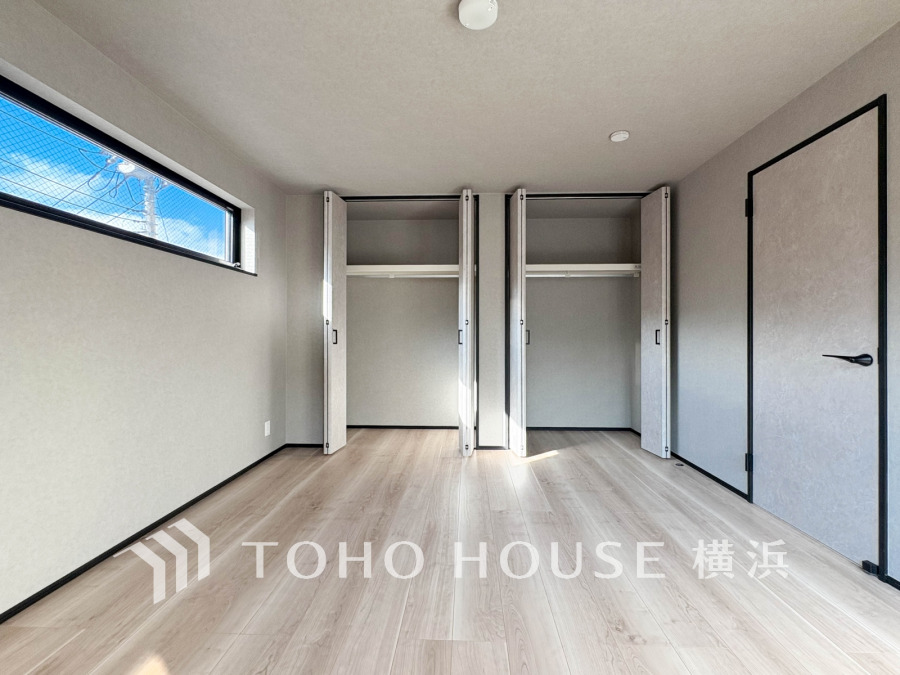 陽当たりの良い広々とした居室。家族それぞれのプライベート空間として活用できます。