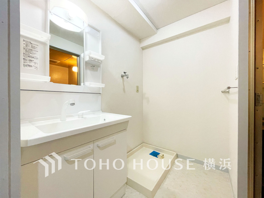 新規交換された洗面化粧台は美しく使いやすい機能が備えられています。