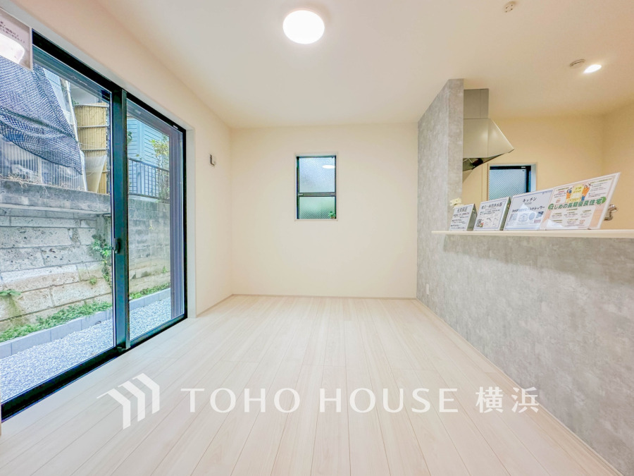 太陽の恵みを受けた明るい空間。吹きぬける風を感じながら爽やかで風通しの良い暮らしが叶います。
