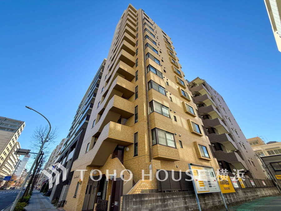 日当たり良好な高層マンション。利便性の高い立地で、快適な都市生活を実現します。