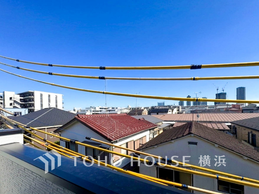 開放感があり、遮るものもなく気持ちのいい景色が広がります。お部屋にも爽やかな風と暖かく柔らかな日差しが差し込み、毎日の暮らしを豊かに彩ります。